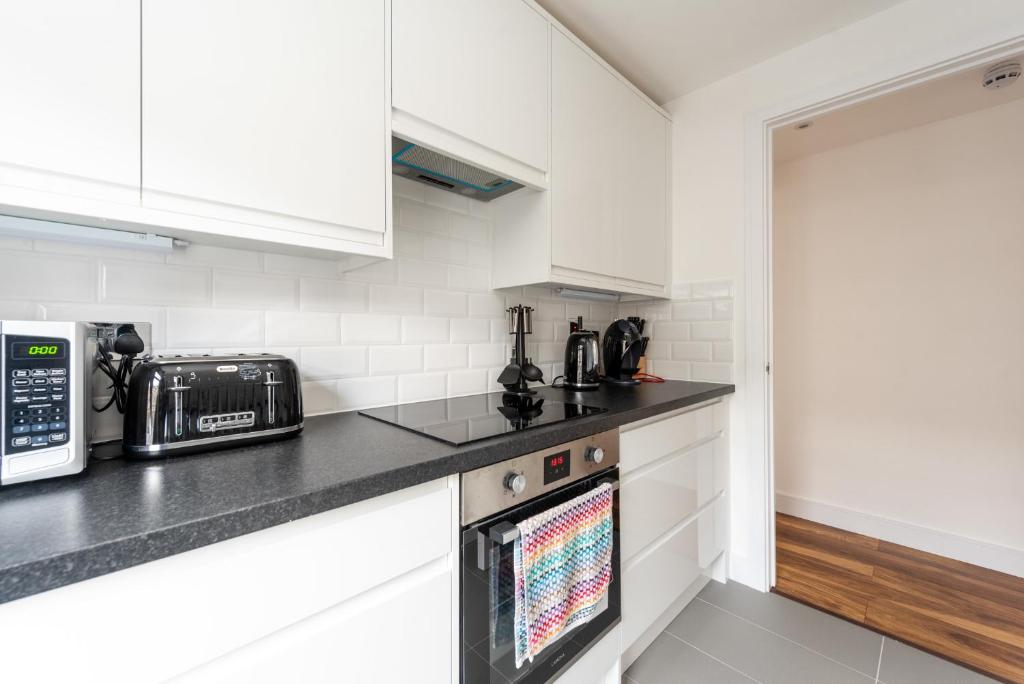 Gorgeous Apartment by Hyde Park (SS4) room 5
